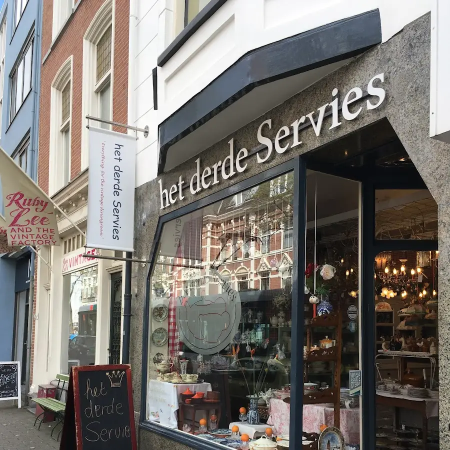 het derde Servies, winkel in oude serviezen