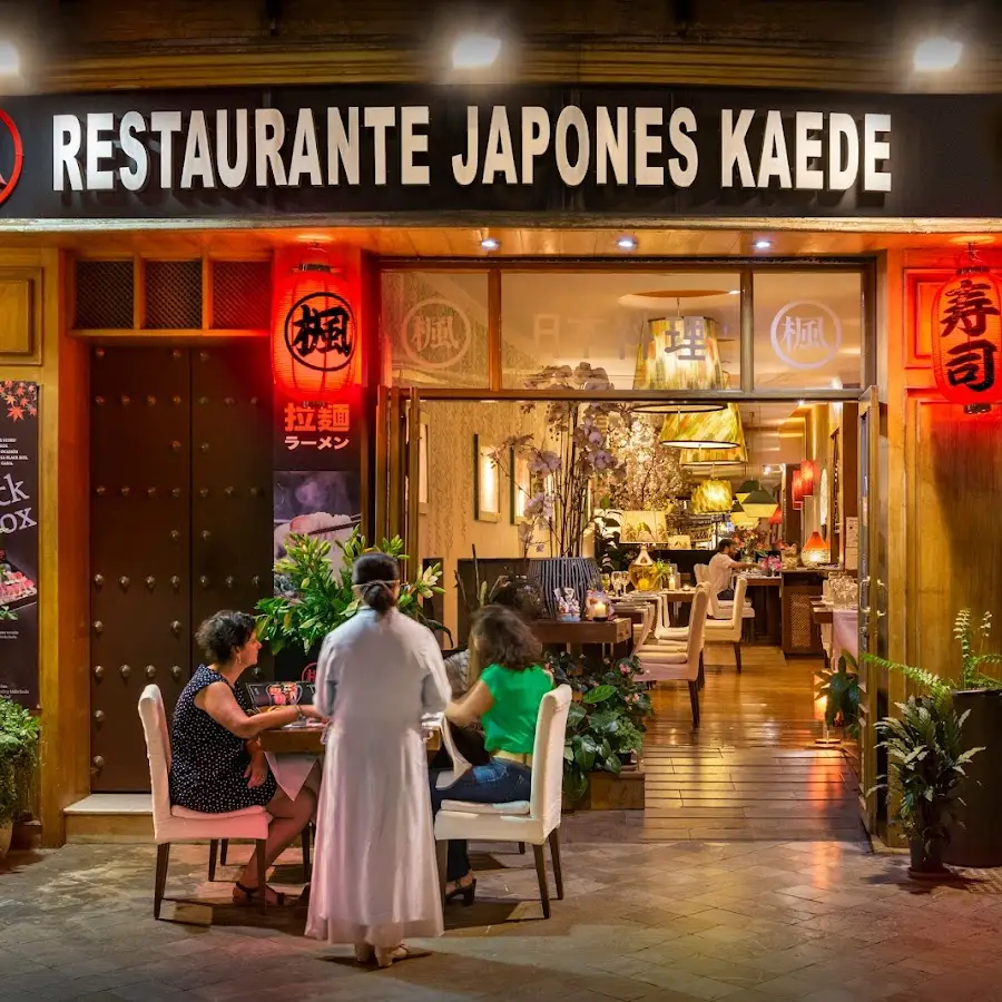 Restaurante Japonés - KAEDE