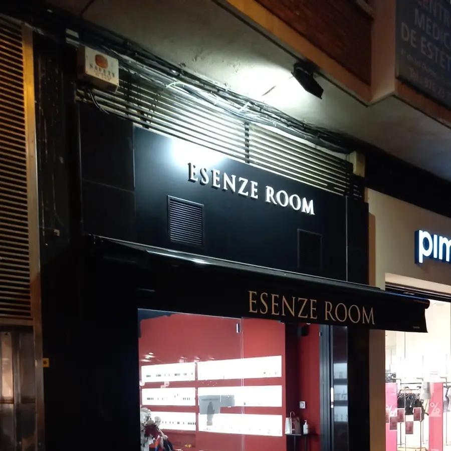 Esenze Room