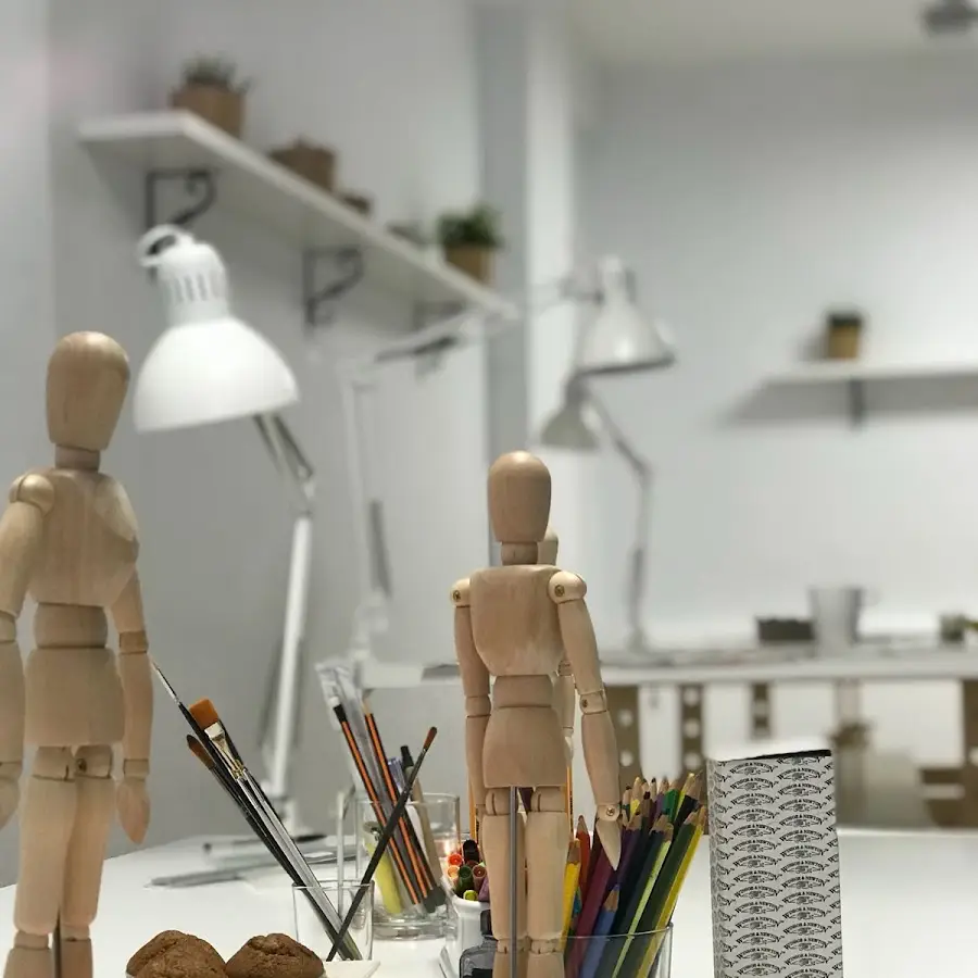 Atelier, modistería y diseño: academia de corte y confección en Granada