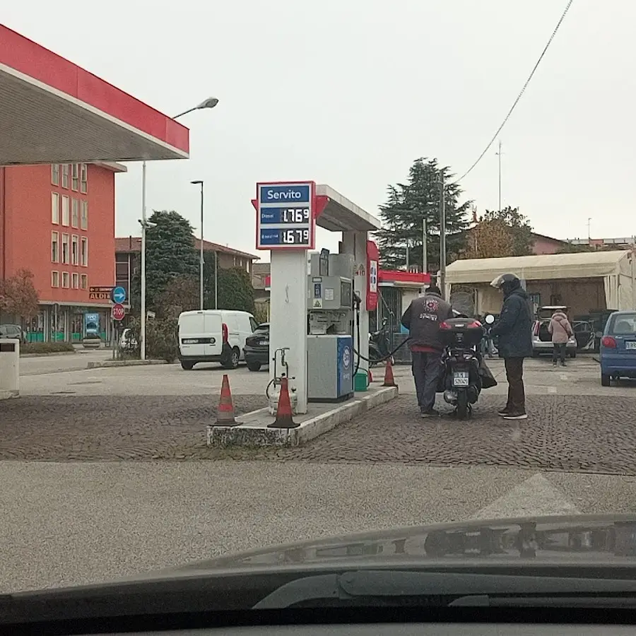 Stazione di Servizio Esso