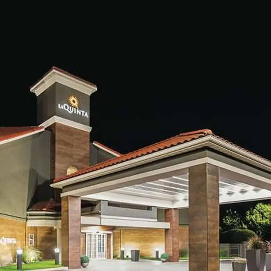 La Quinta Inn &amp; Suites by Wyndham Fort Worth North