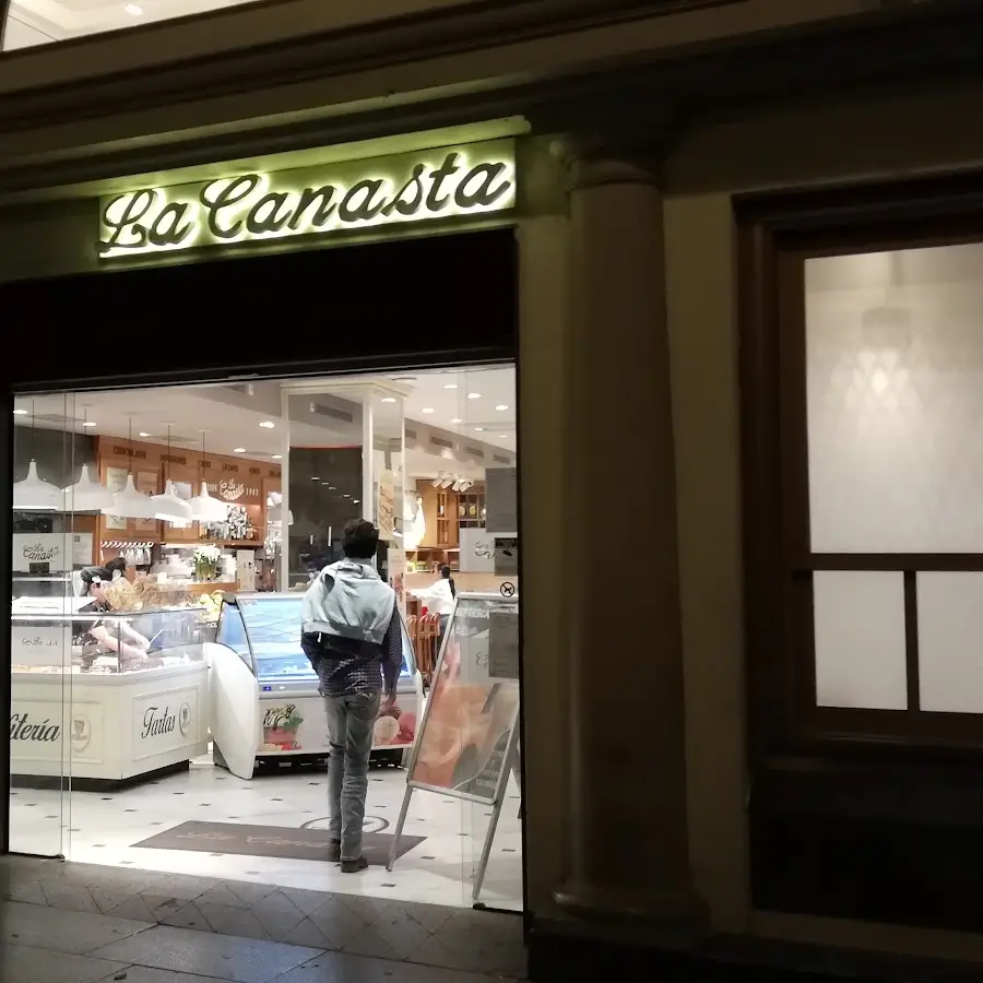 Cafetería Pastelería La Canasta