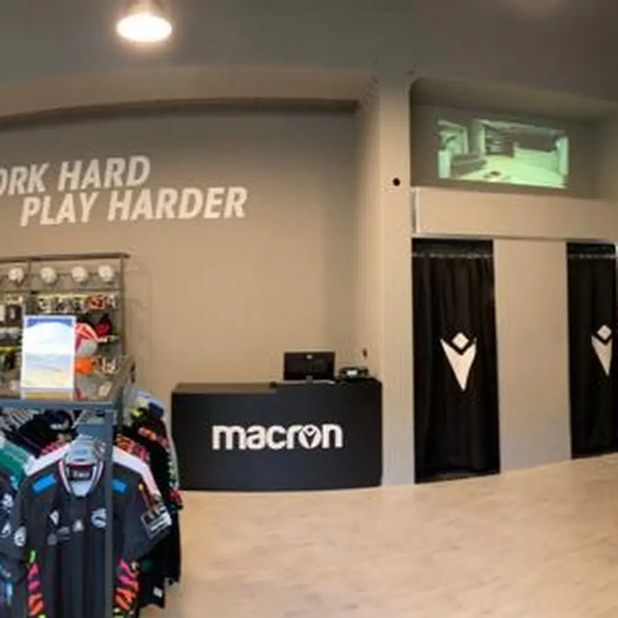 Macron Store Genova