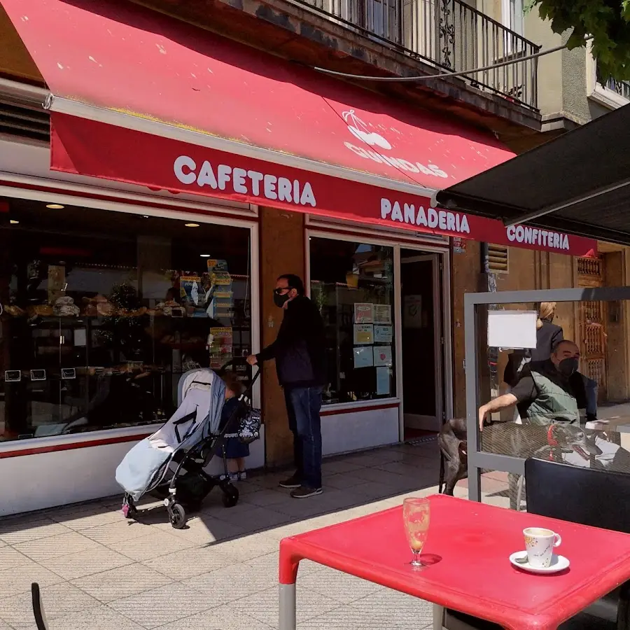 Panadería Confitería Guindas