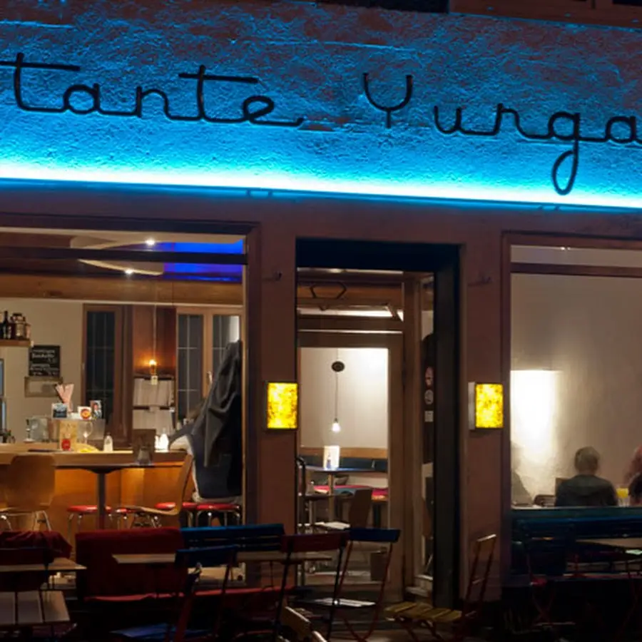 Tante Yurgan's Café