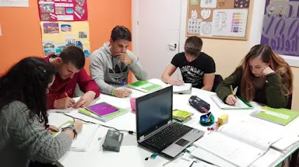 B-LINGUAL SCHOOL: Escuela de Inglés y Robótica