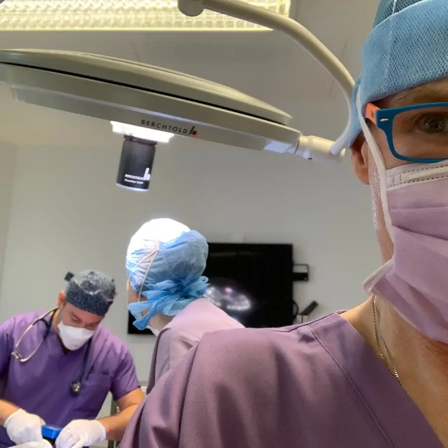 Bonjour et bienvenue sur implantdentairegeneve.com Docteur Philippe MARTIN Implantologiste exclusif