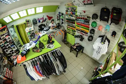 4Freaks skateshop; sklep, wypożyczalnia, serwis, szkółka: snowboard longboard deskorolka hulajnoga