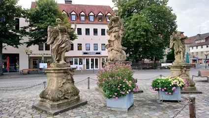 Heiligenfiguren am Paradeplatz