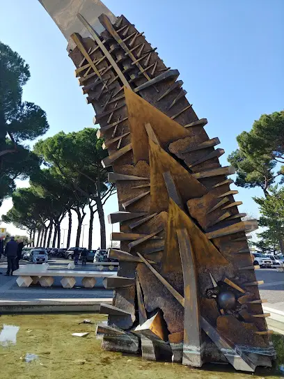 Arco dei Padri Costituenti di Arnaldo Pomodoro