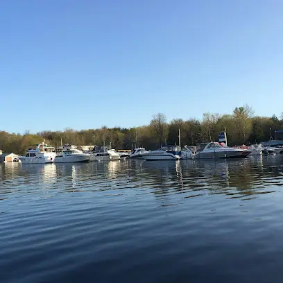 Len's Cove Marina