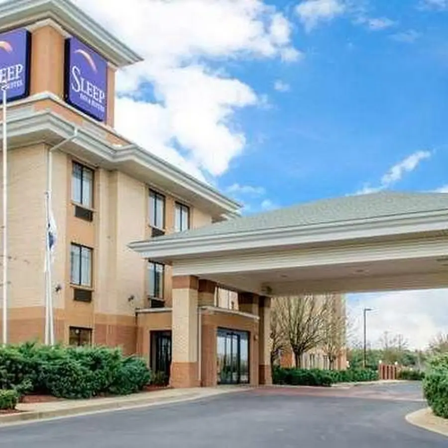 Sleep Inn &amp; Suites East Chase