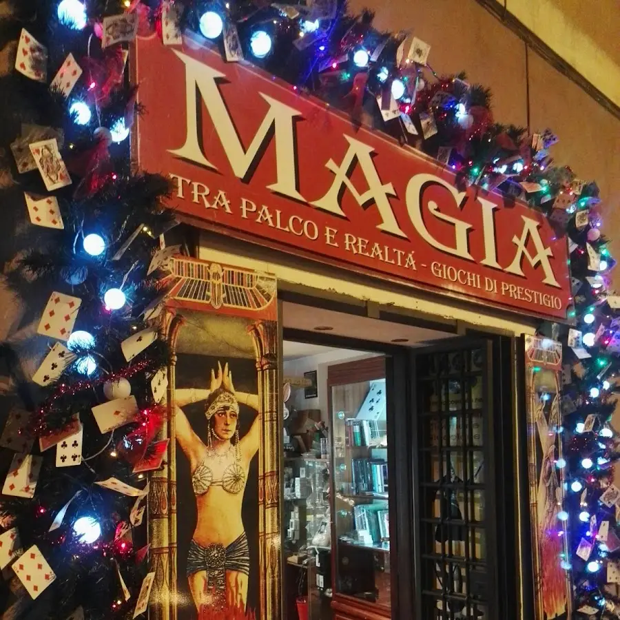 Tra Palco e Realtà magic shop Roma