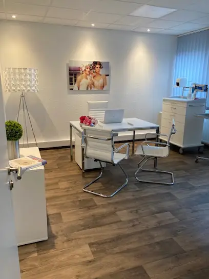 Ästhetikpraxis Beethovenstrasse- Chirurgie, Botox und Hyaluron in Mönchengladbach