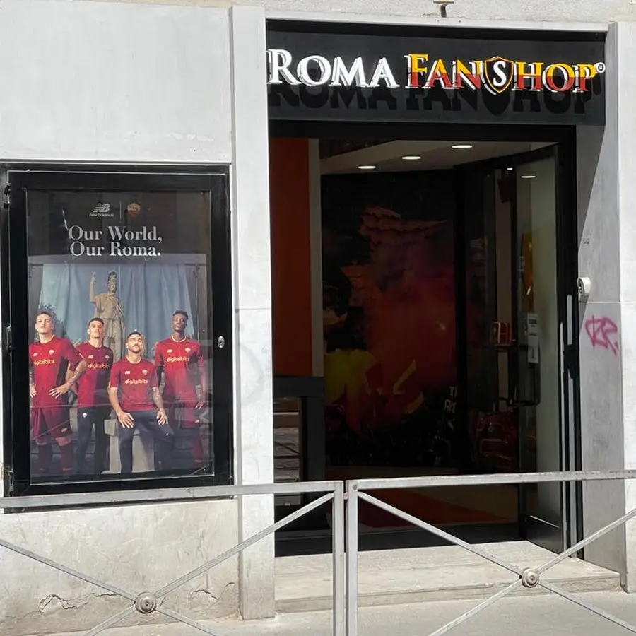 Roma FANSHOP - Via Arenula 82 (CAMPO DE' FIORI)