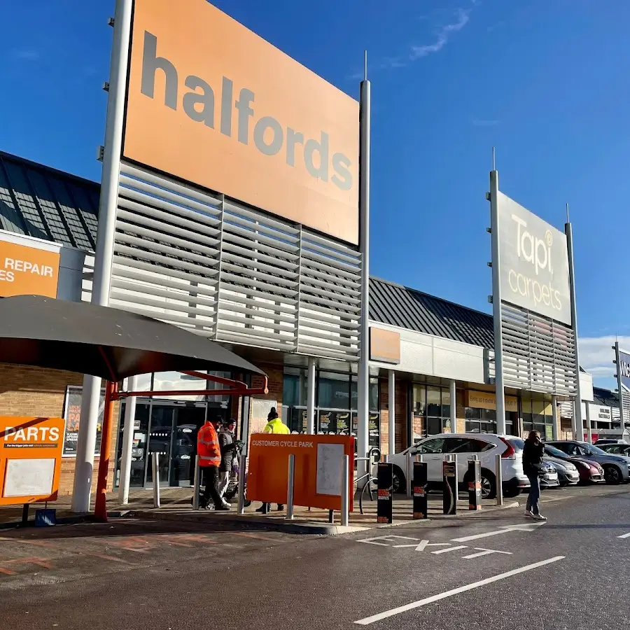 Halfords - Luton